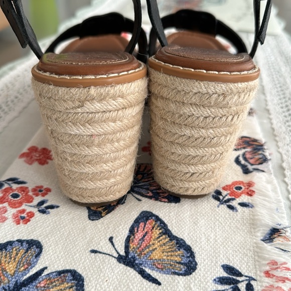 Women’s Crown Vintage Wedge Sandals - Picture 3 of 6